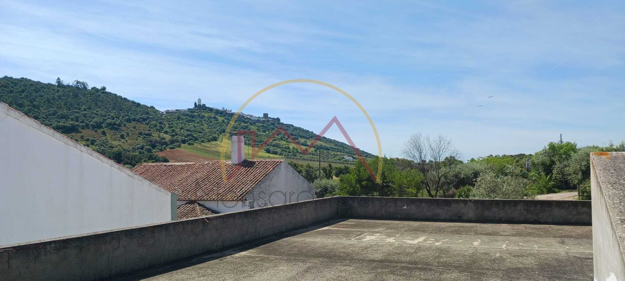 Moradia para Remodelação com Vista para o Castelo de Monsaraz – Telheiro
