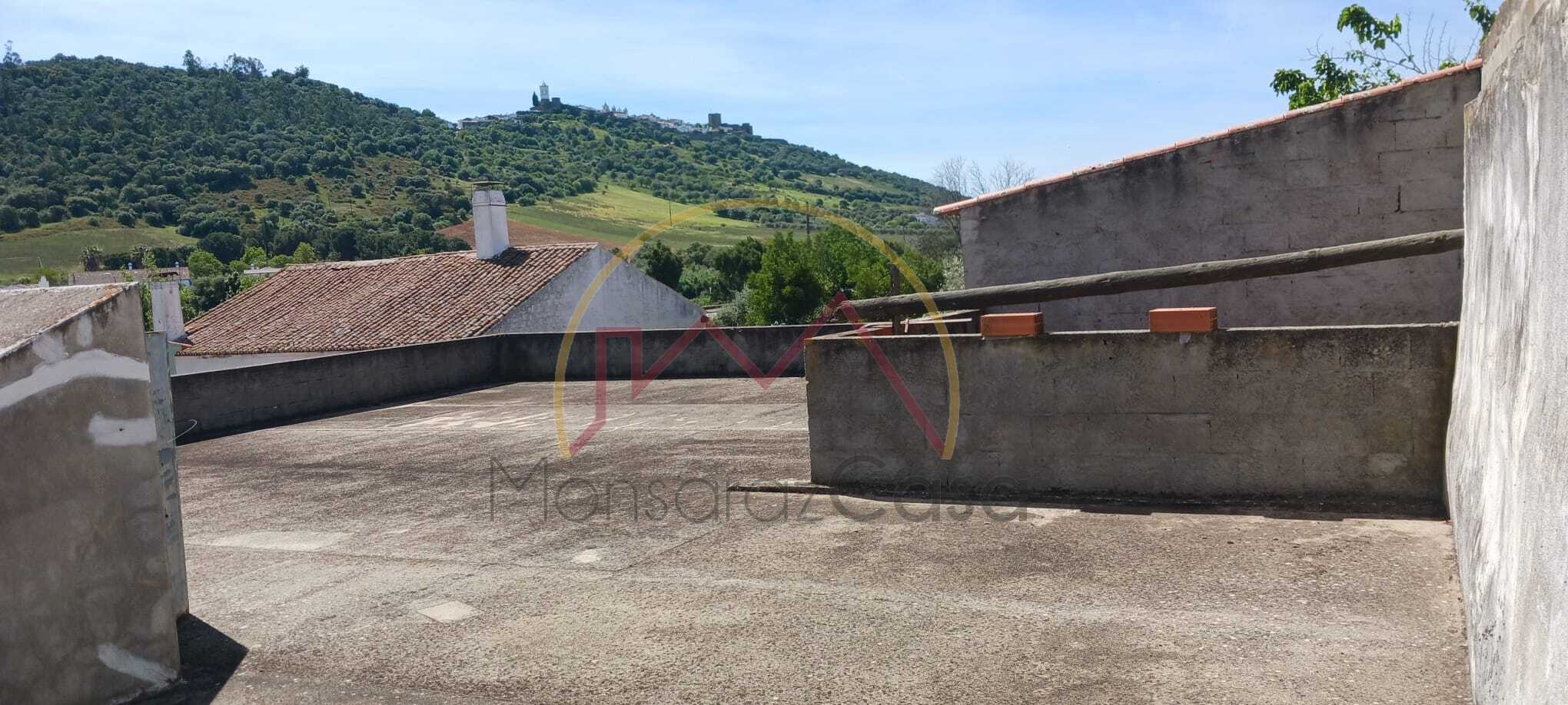 Moradia para Remodelação com Vista para o Castelo de Monsaraz – Telheiro