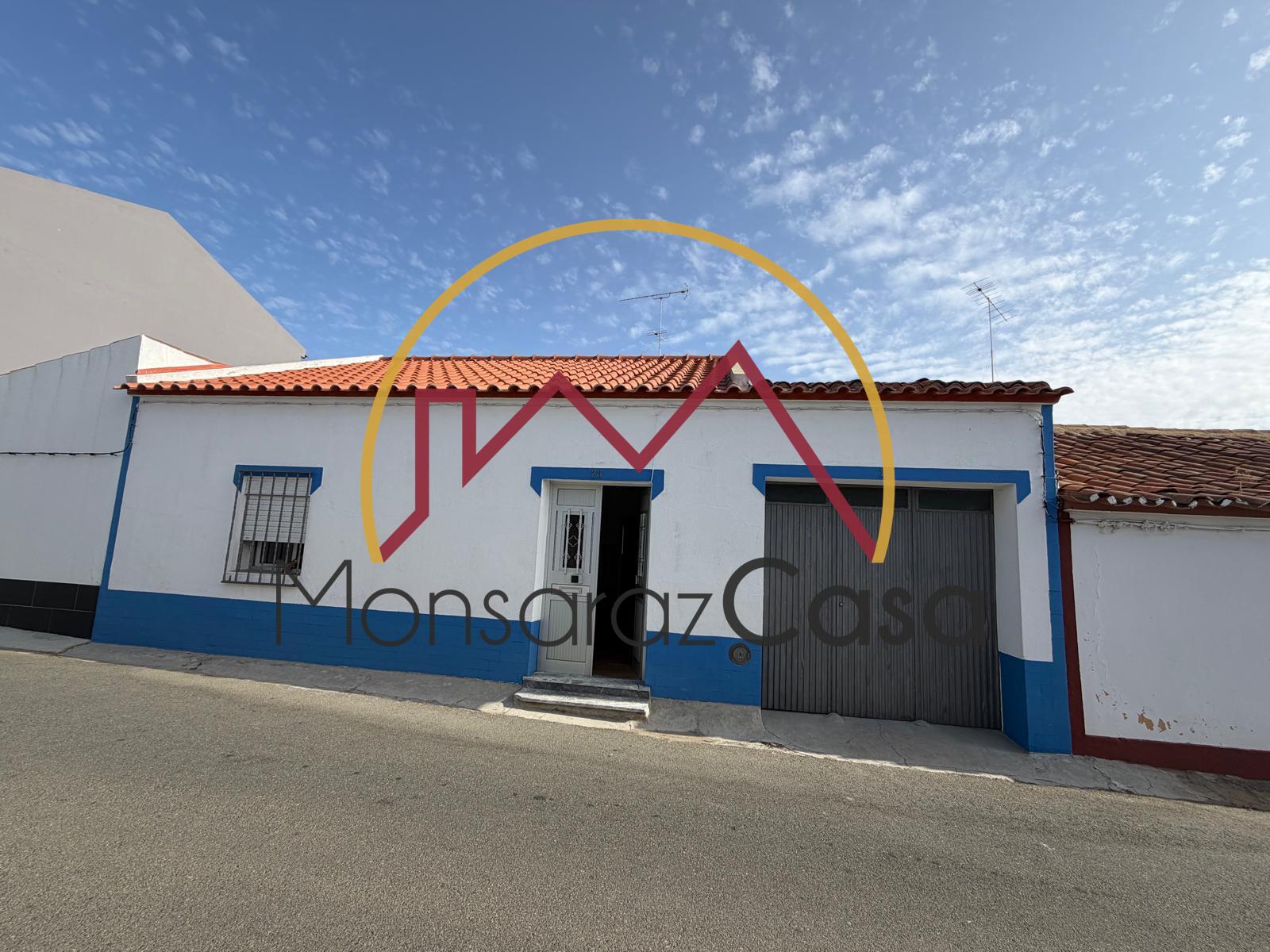 Moradia Térrea com Quintal e Garagem em Campinho