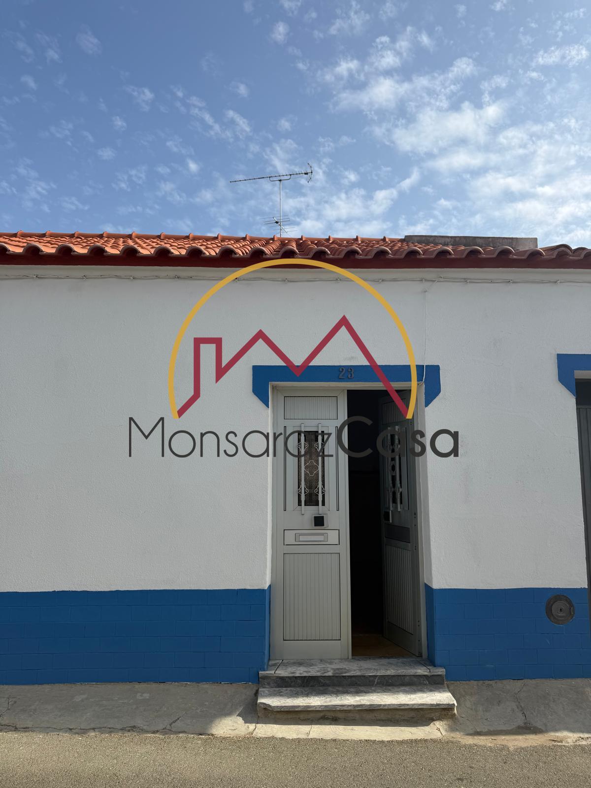 Moradia Térrea com Quintal e Garagem em Campinho