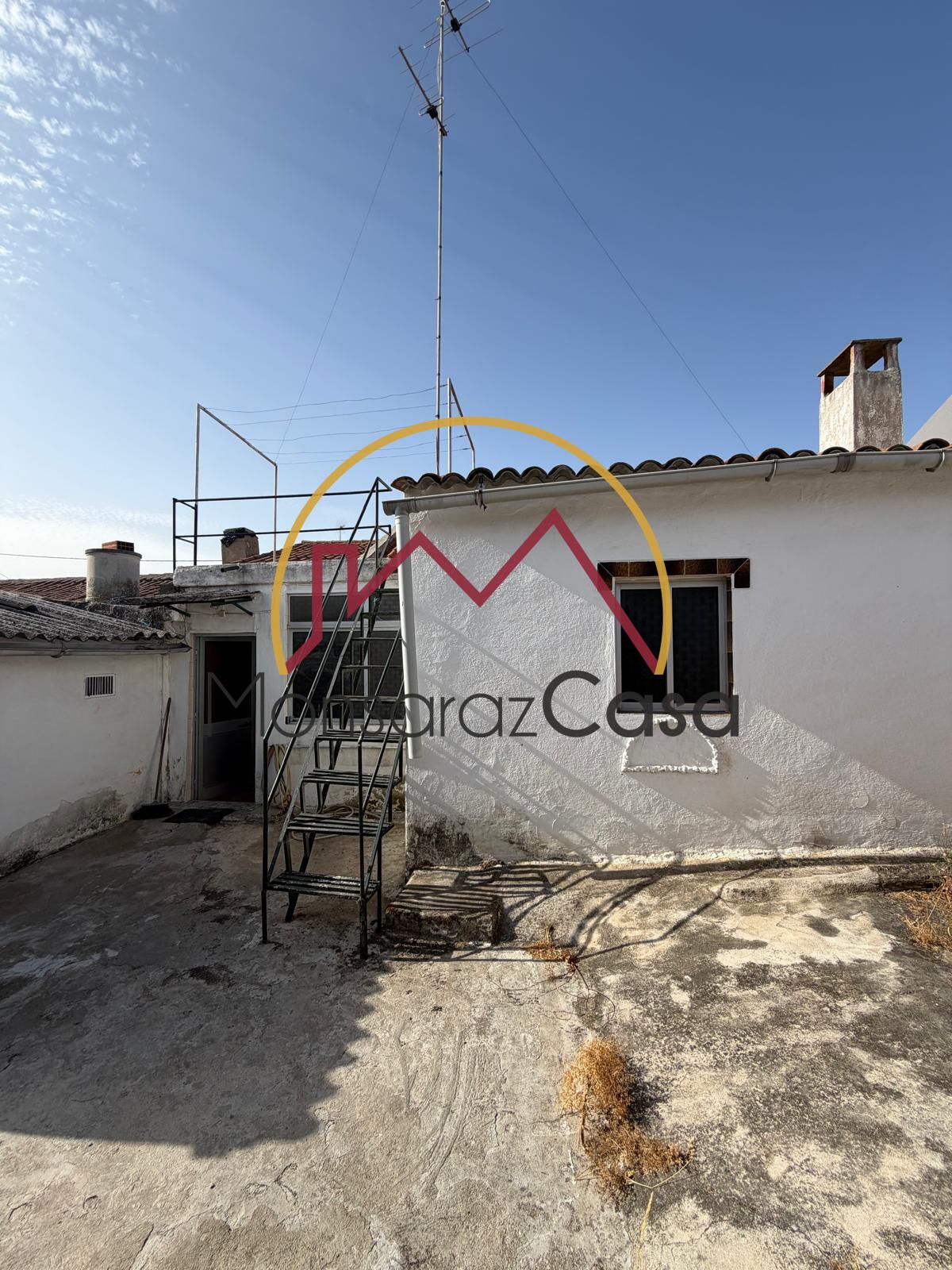 Moradia Térrea com Quintal e Garagem em Campinho