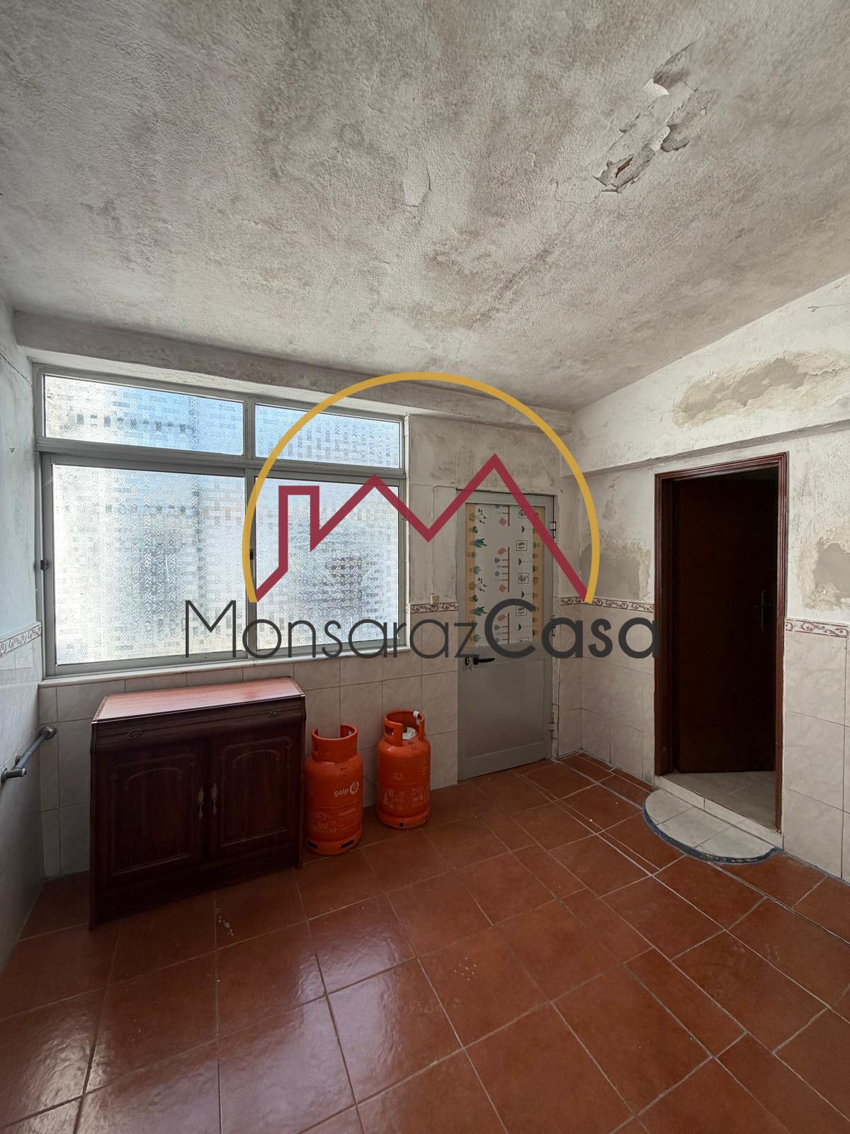 Moradia Térrea com Quintal e Garagem em Campinho