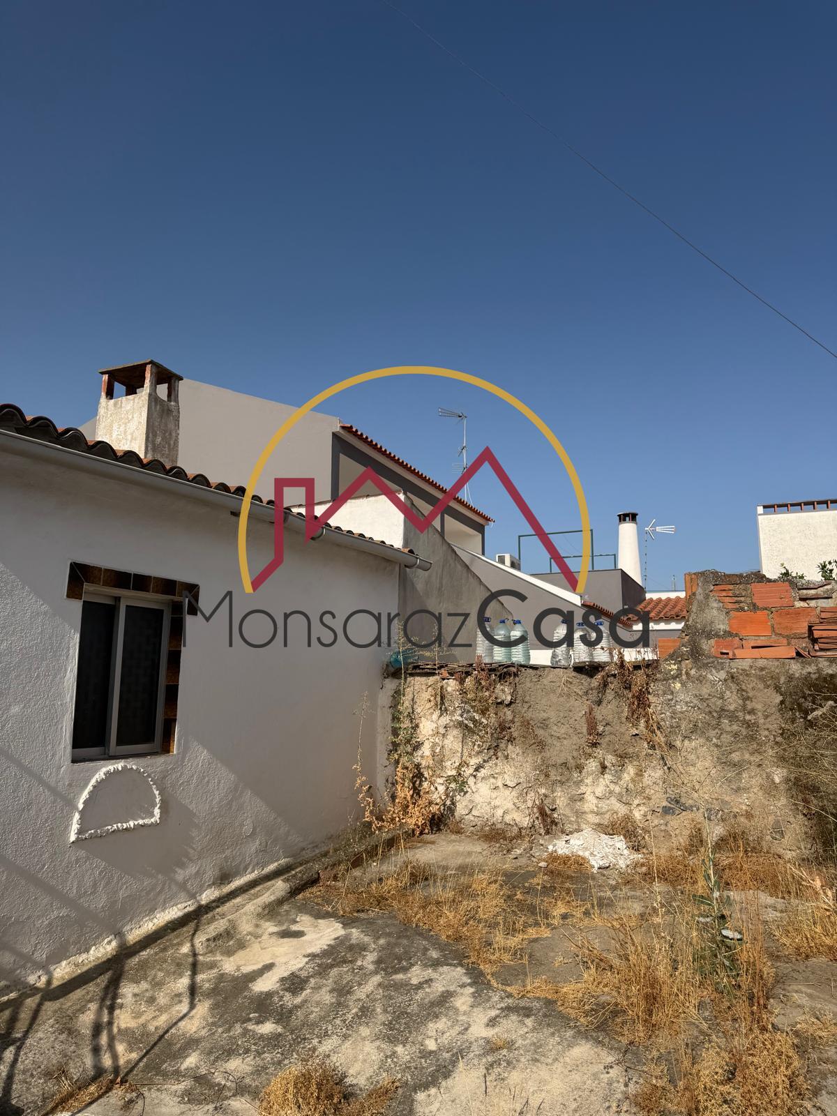 Moradia Térrea com Quintal e Garagem em Campinho