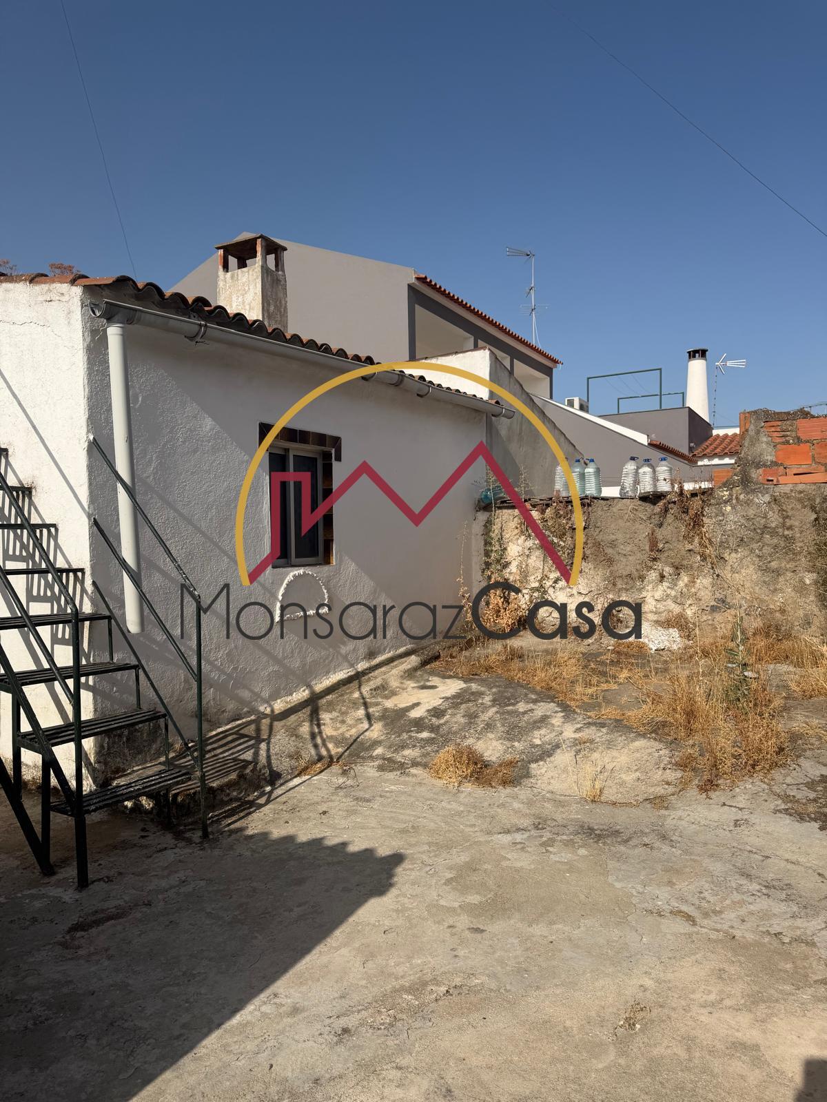 Moradia Térrea com Quintal e Garagem em Campinho