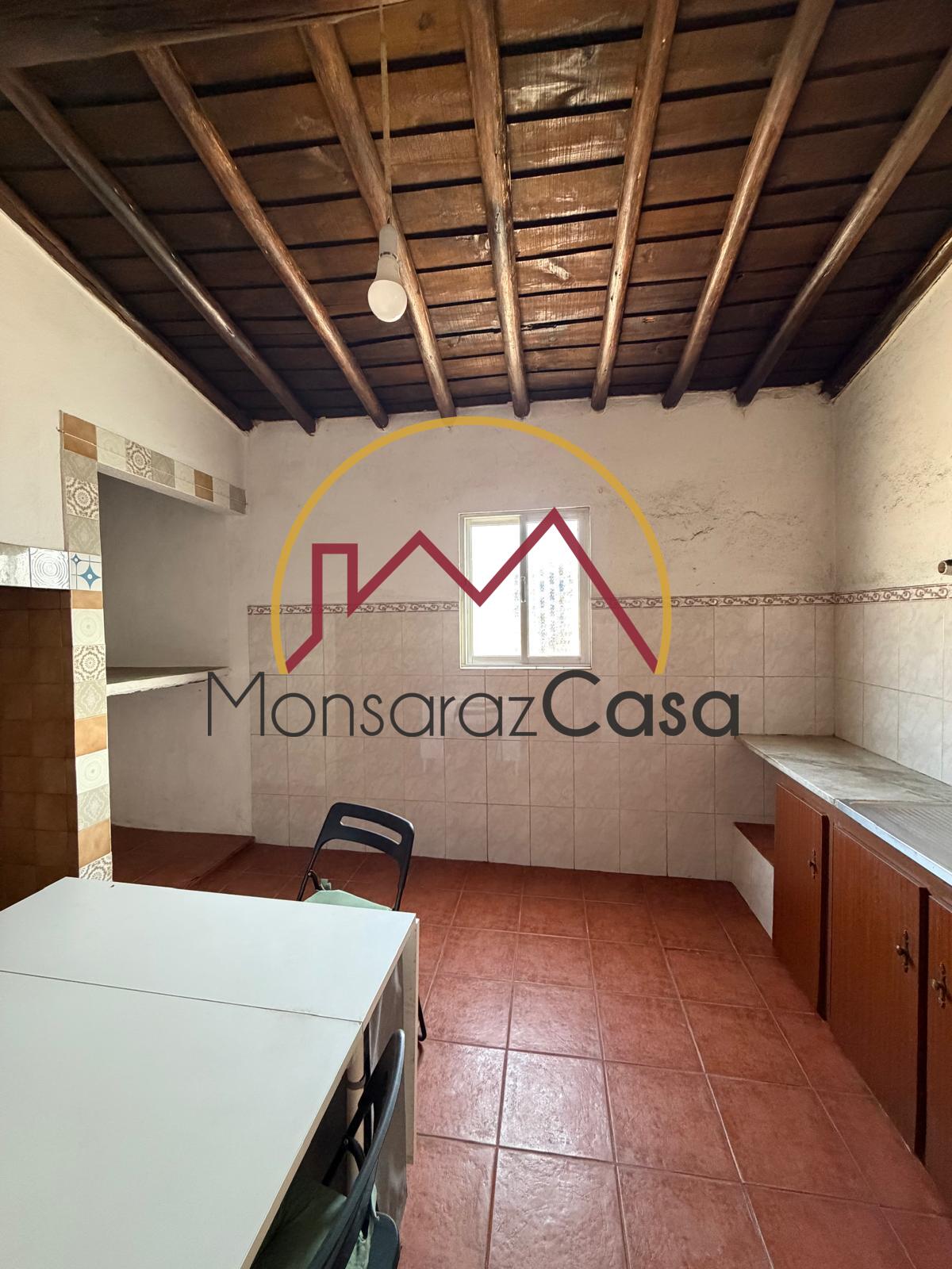 Moradia Térrea com Quintal e Garagem em Campinho