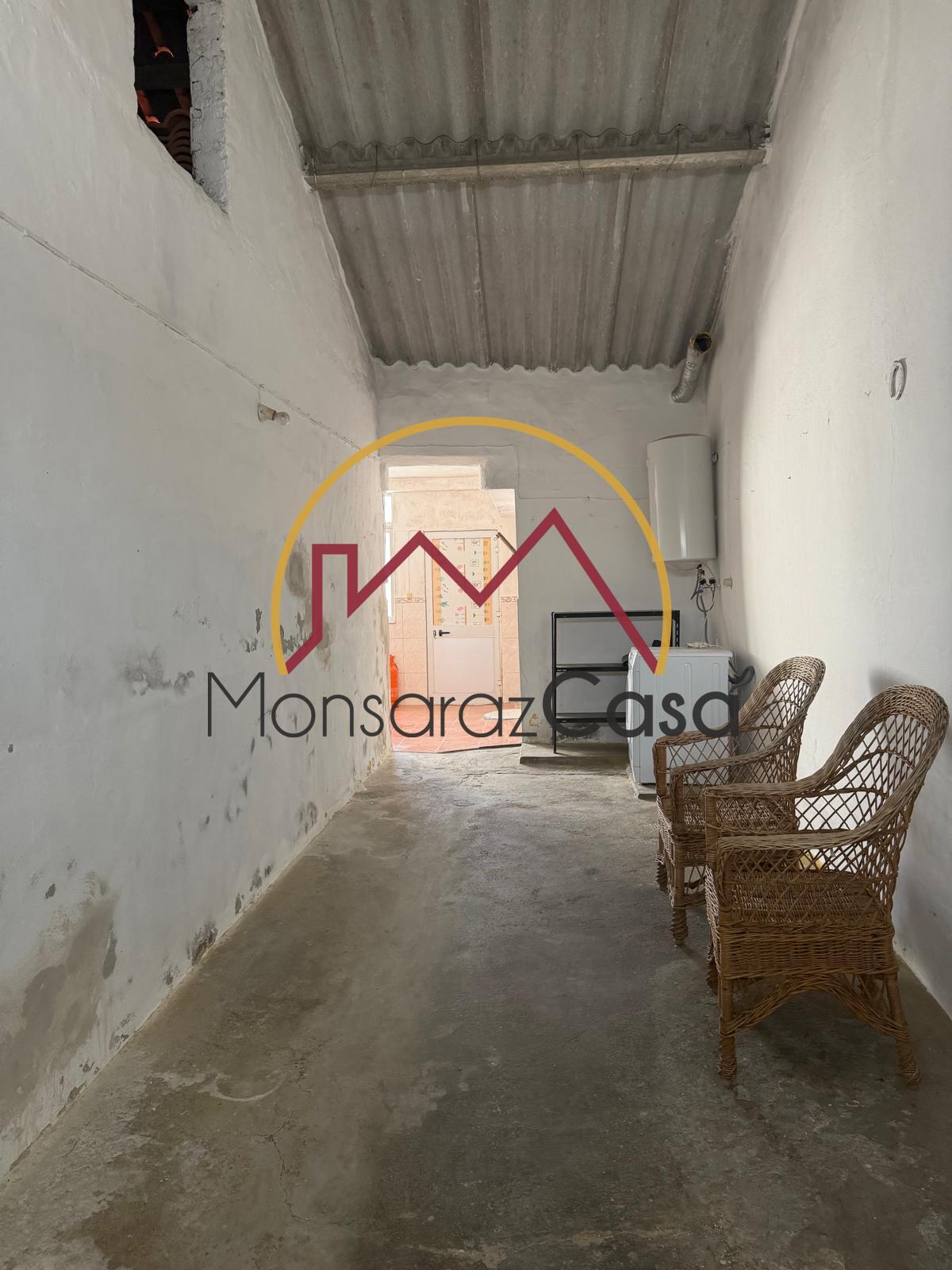 Moradia Térrea com Quintal e Garagem em Campinho